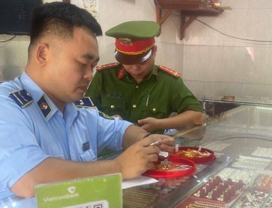 Nghệ An: 2 doanh nghiệp kinh doanh vàng bị xử phạt