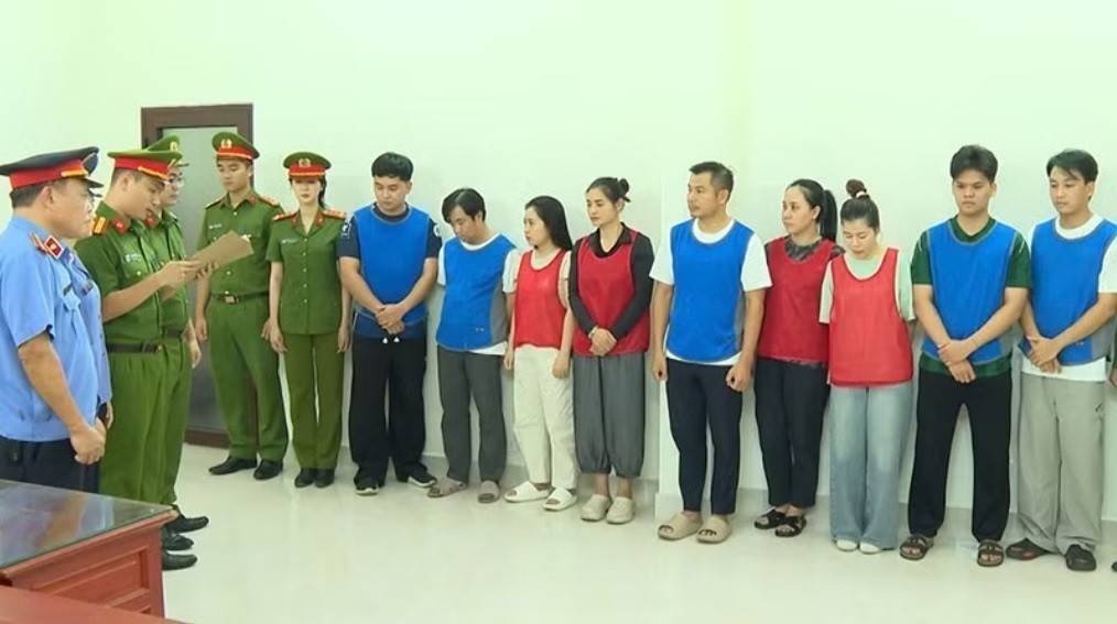 Phá đường dây buôn lậu 28.000 viên kim cương, thu lợi bất chính 280 tỷ đồng